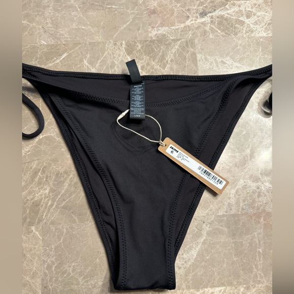 SKIMS SIGNATURE SWIM
DIPPED TIE BOTTOM - Picture 4 of 9